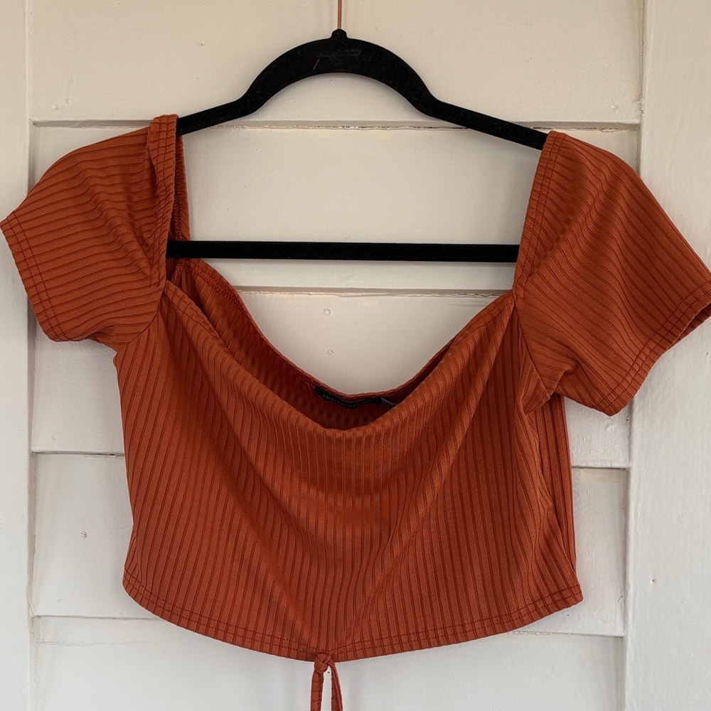 PrettyLittleThing Rust Ribbed Tie-Front Crop Top